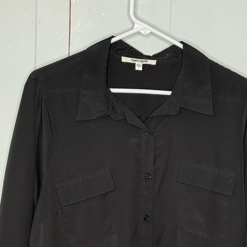 ⭐️3/$25⭐️ Daniel Rainn Black Button-Up Blouse - Picture 2 of 6
